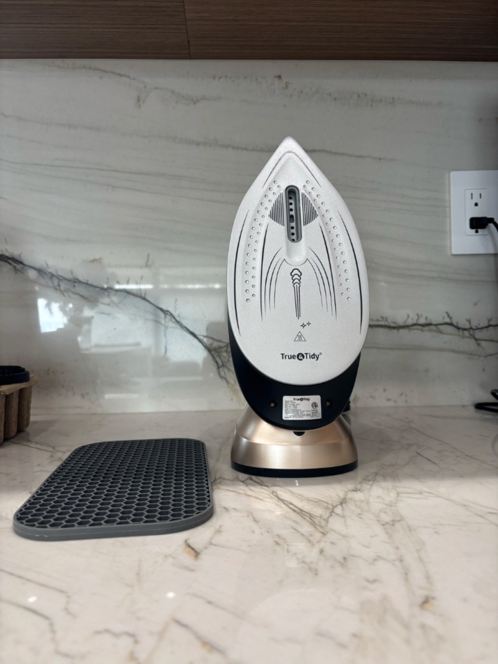 True & Tidy 1600W DuoPress XL Iron & Steamer with Detachable Ironing, Digital - Picture 3 of 6